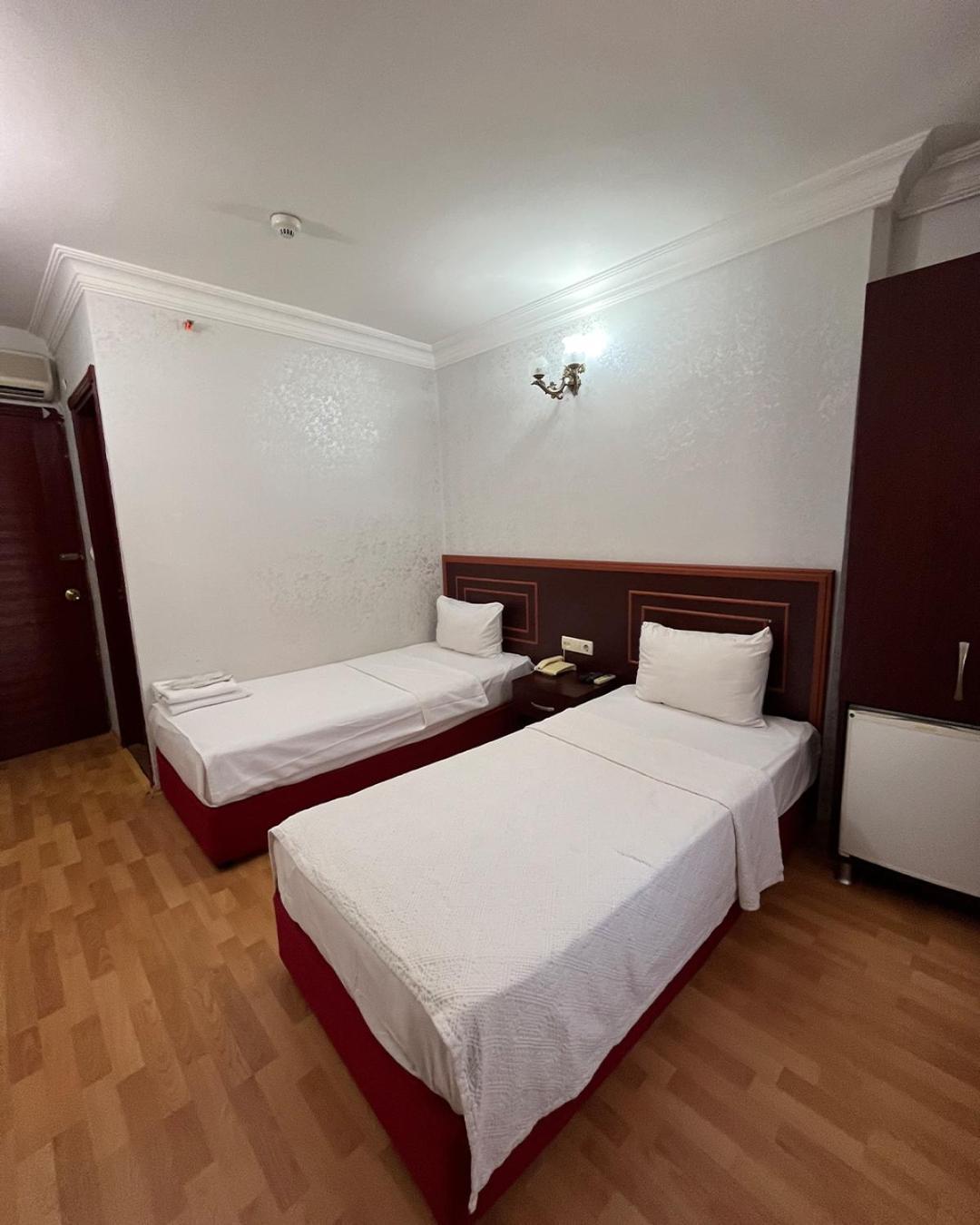 Red White Hotel Istanbul Exterior foto