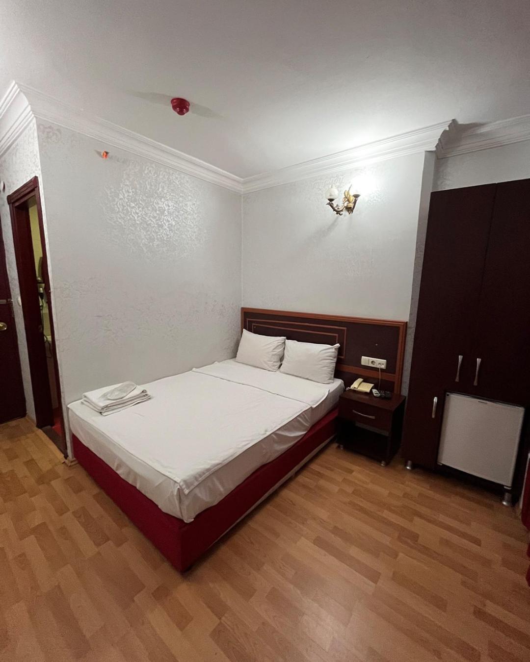 Red White Hotel Istanbul Exterior foto